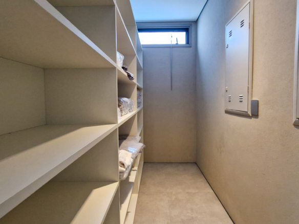 Residência Contemporânea de Alto Luxo no Condomínio Costa Verde Tabatinga