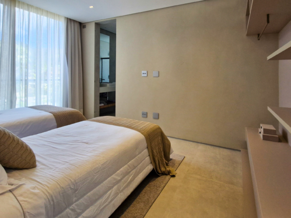 Residência Contemporânea de Alto Luxo no Condomínio Costa Verde Tabatinga