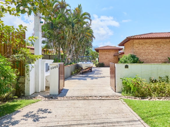 Casa com 7 suítes  praia Dura – Ubatuba
