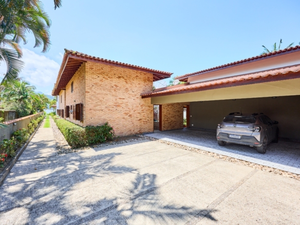 Casa com 7 suítes  praia Dura – Ubatuba