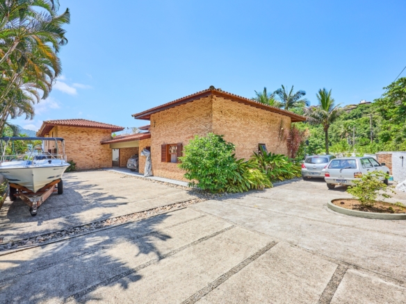 Casa com 7 suítes  praia Dura – Ubatuba