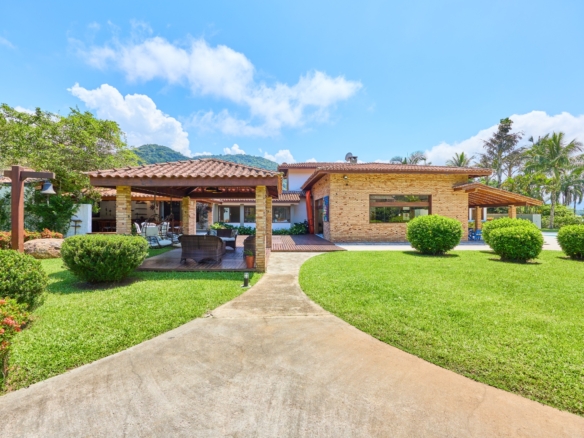 Casa com 7 suítes  praia Dura – Ubatuba
