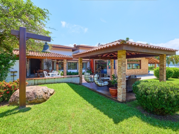 Casa com 7 suítes  praia Dura – Ubatuba