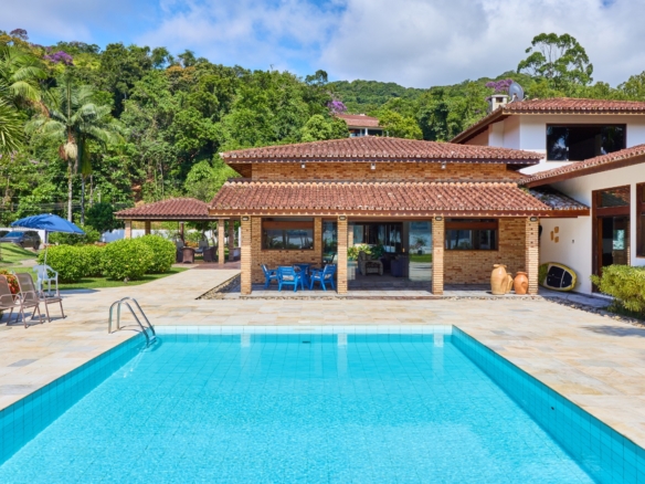 Casa com 7 suítes  praia Dura – Ubatuba