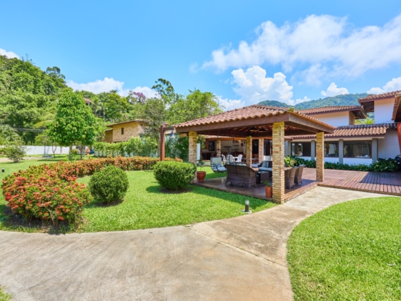 Casa com 7 suítes  praia Dura – Ubatuba