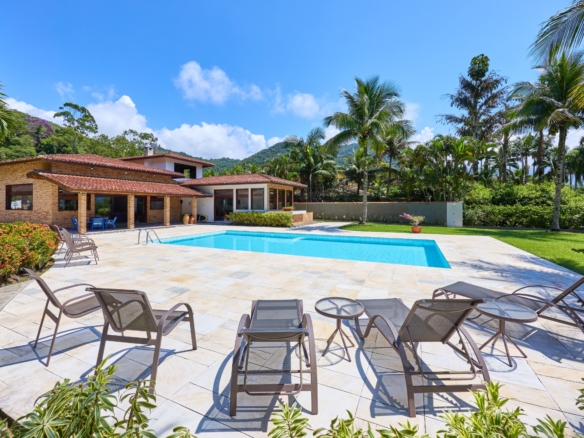 Casa com 7 suítes  praia Dura – Ubatuba