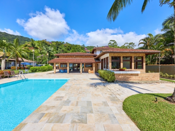 Casa com 7 suítes  praia Dura – Ubatuba