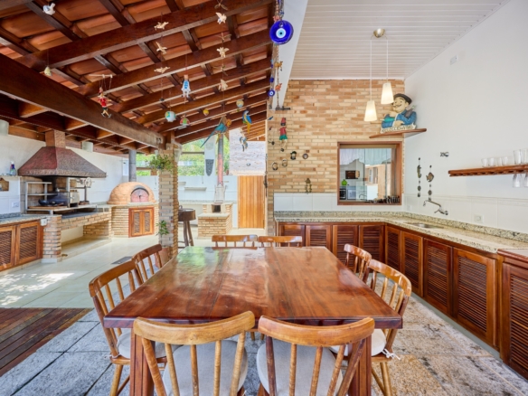 Casa com 7 suítes  praia Dura – Ubatuba