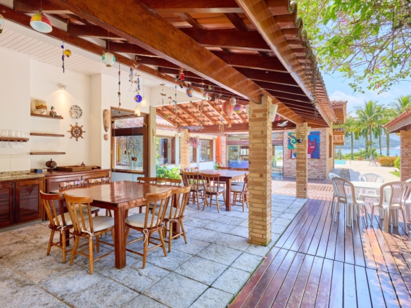 Casa com 7 suítes  praia Dura – Ubatuba