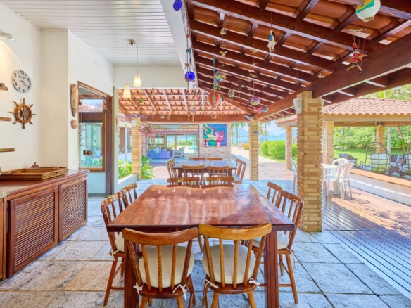 Casa com 7 suítes  praia Dura – Ubatuba