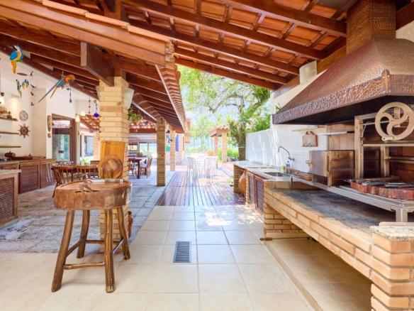 Casa com 7 suítes  praia Dura – Ubatuba