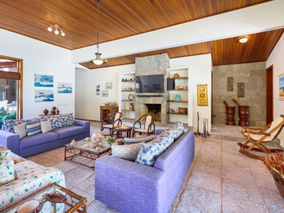 Casa com 7 suítes  praia Dura – Ubatuba