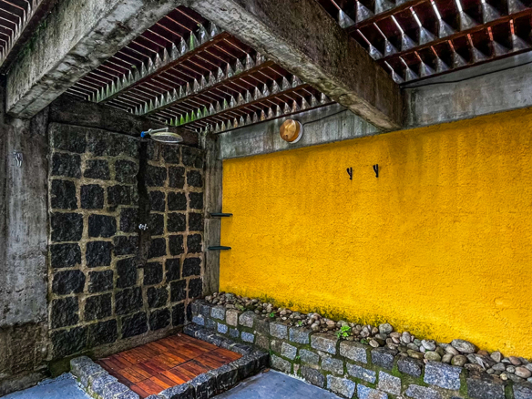 Casa á venda com 4 dormitórios e acesso privativo à praia, Ubatuba