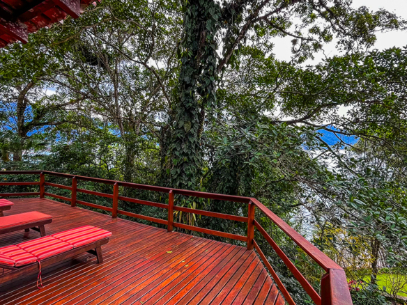 Casa á venda com 4 dormitórios e acesso privativo à praia, Ubatuba