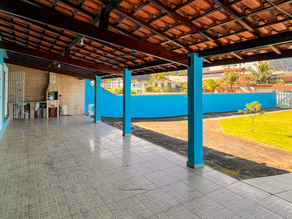 Casa à Venda na Praia da Maranduba – Ampla, aconchegante e perto do mar