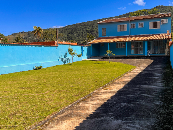 Casa à Venda na Praia da Maranduba – Ampla, aconchegante e perto do mar