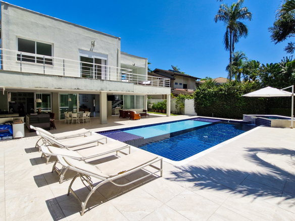 RESIDÊNCIA DE ALTO LUXO NO CONDOMÍNIO COSTA VERDE TABATINGA 418 m² de sofisticação em terreno de 500 m² – Praia da Tabatinga
