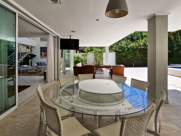 RESIDÊNCIA DE ALTO LUXO NO CONDOMÍNIO COSTA VERDE TABATINGA 418 m² de sofisticação em terreno de 500 m² – Praia da Tabatinga