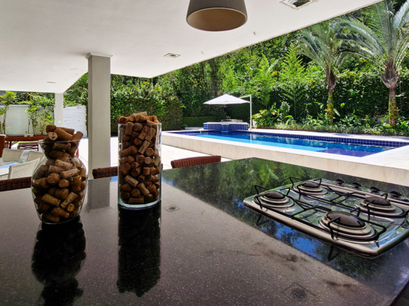 RESIDÊNCIA DE ALTO LUXO NO CONDOMÍNIO COSTA VERDE TABATINGA 418 m² de sofisticação em terreno de 500 m² – Praia da Tabatinga