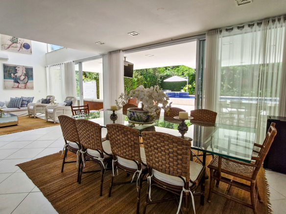 RESIDÊNCIA DE ALTO LUXO NO CONDOMÍNIO COSTA VERDE TABATINGA 418 m² de sofisticação em terreno de 500 m² – Praia da Tabatinga