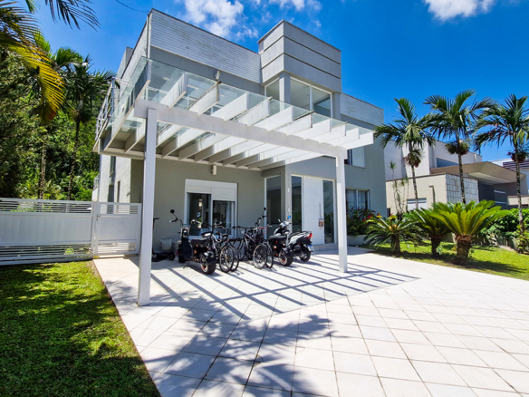 RESIDÊNCIA DE ALTO LUXO NO CONDOMÍNIO COSTA VERDE TABATINGA 418 m² de sofisticação em terreno de 500 m² – Praia da Tabatinga