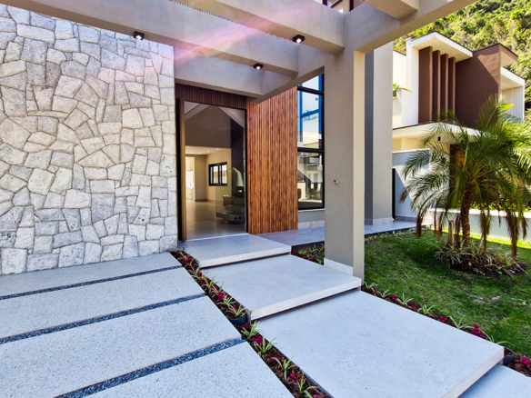 Espetacular casa recém construida com 346m² no Condominio Costa Nova Residence