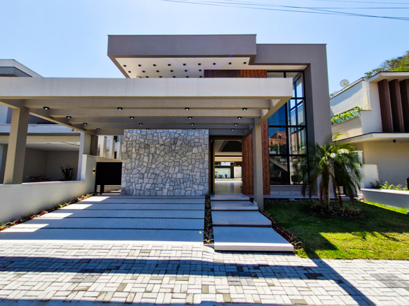 Espetacular casa recém construida com 346m² no Condominio Costa Nova Residence