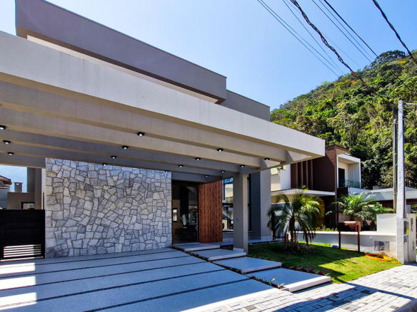 Espetacular casa recém construida com 346m² no Condominio Costa Nova Residence