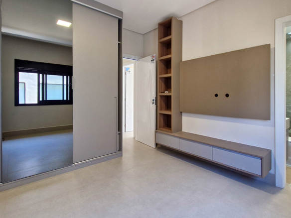 Espetacular casa recém construida com 346m² no Condominio Costa Nova Residence
