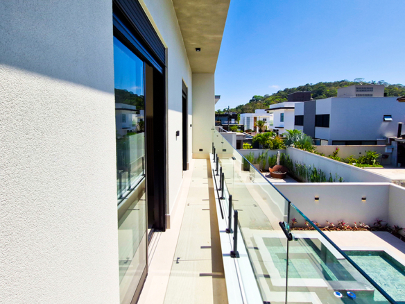 Espetacular casa recém construida com 346m² no Condominio Costa Nova Residence