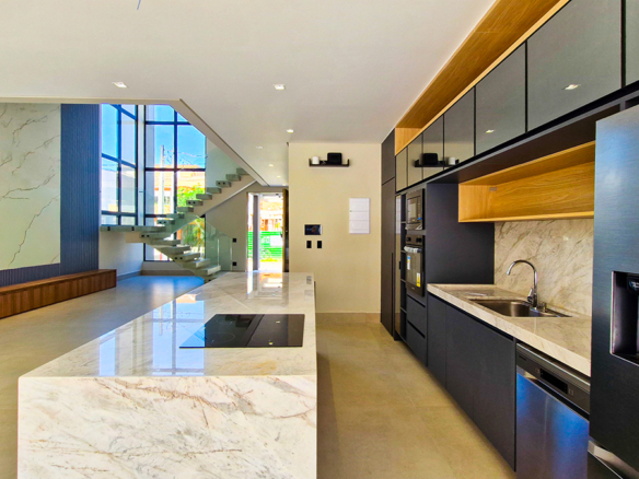 Espetacular casa recém construida com 346m² no Condominio Costa Nova Residence