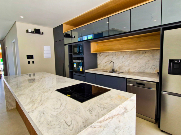 Espetacular casa recém construida com 346m² no Condominio Costa Nova Residence