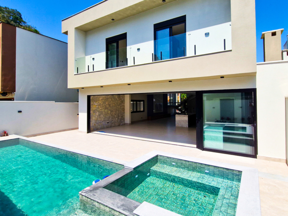 Espetacular casa recém construida com 346m² no Condominio Costa Nova Residence