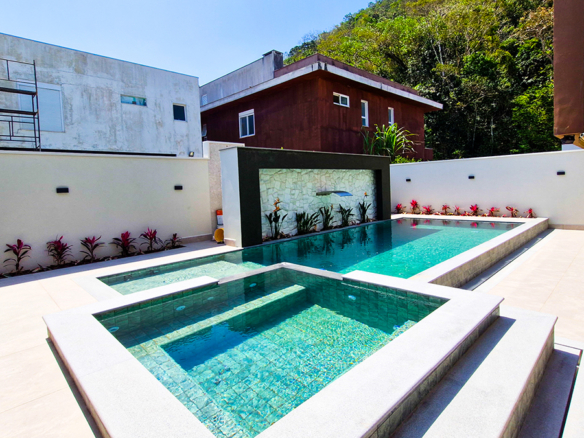 Espetacular casa recém construida com 346m² no Condominio Costa Nova Residence