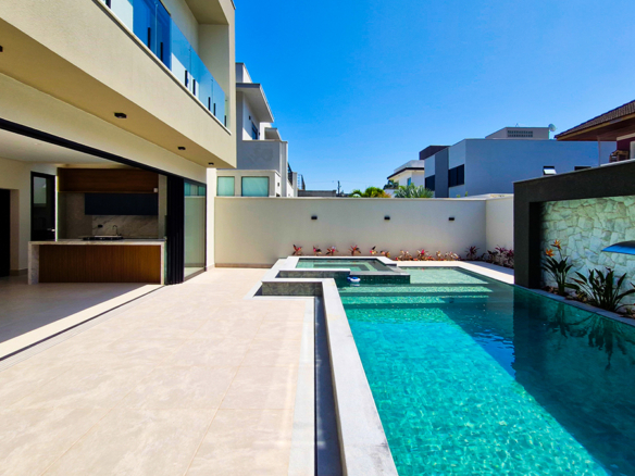 Espetacular casa recém construida com 346m² no Condominio Costa Nova Residence