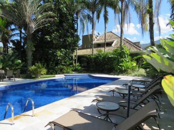 Casa Itamambuca — Arquitetura, natureza e exclusividade em perfeita harmonia.