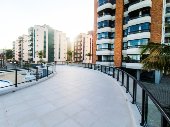 Apartamento frente mar Massaguaçu com 96m²