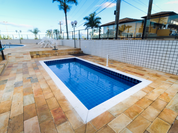 Apartamento frente mar Massaguaçu com 96m²