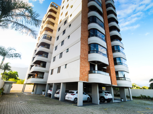 Apartamento frente mar Massaguaçu com 96m²