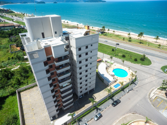 Apartamento frente mar Massaguaçu com 96m²