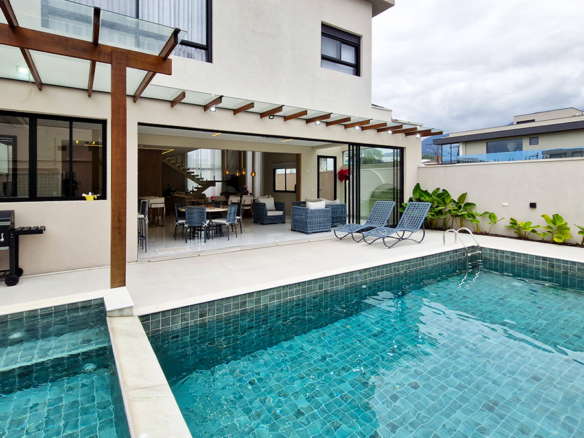 Casa de Alto Padrão à Venda – Condomínio Costa Nova Residence