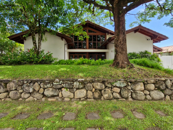 Casa de luxo para temporada pé na areia no Condomínio Costa Verde Tabatinga