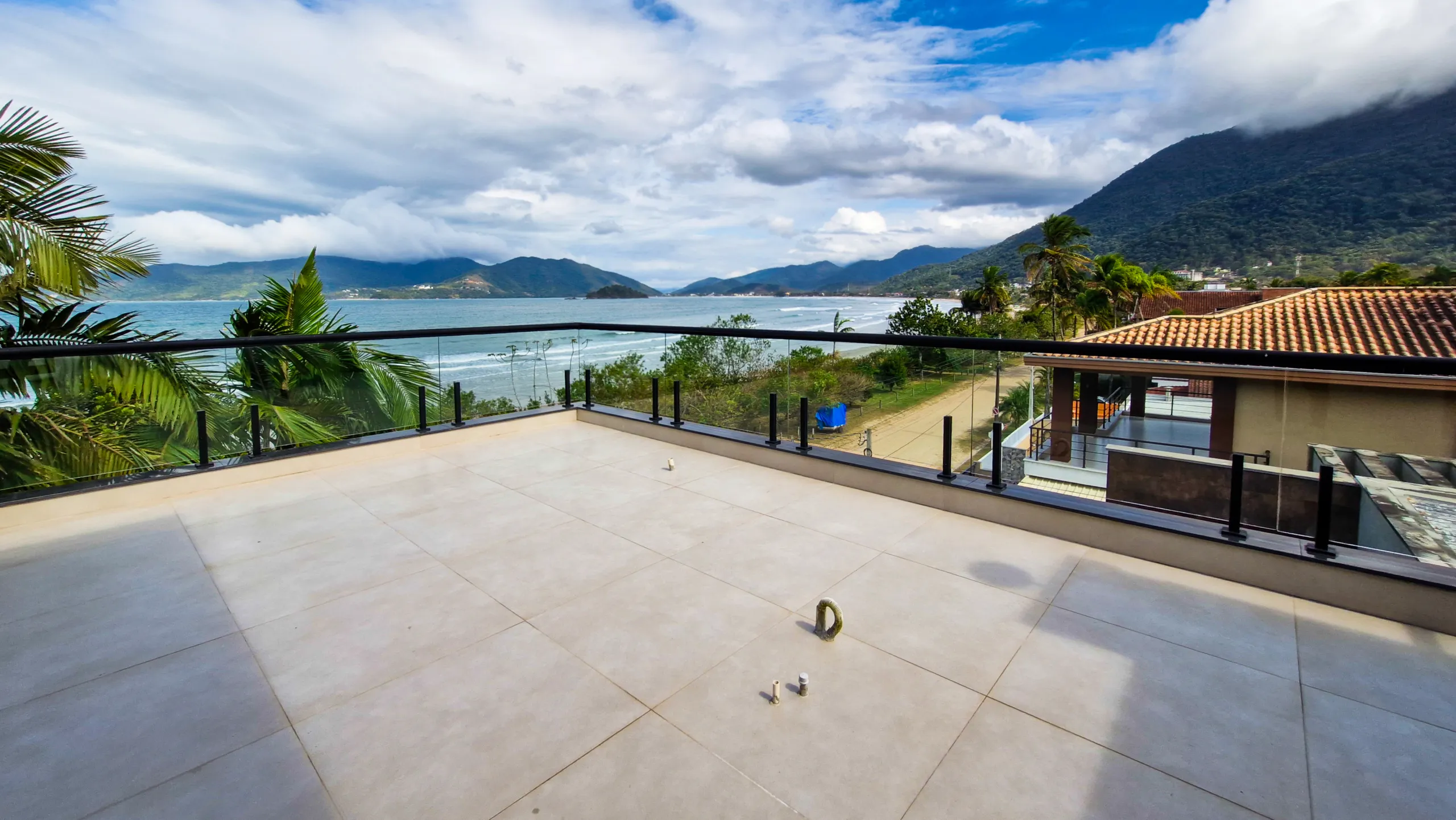  Frente mar na Praia da Lagoinha condominio Salga 