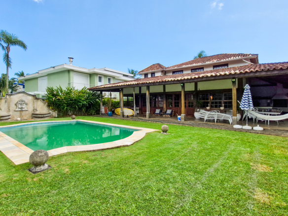 Casa de Alto Padrão no Condomínio Costa Verde Tabatinga