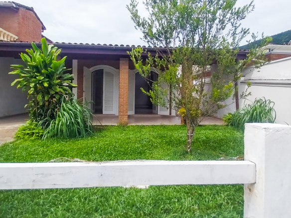 Aconchegante casa a venda na Tabatinga a 150 metros da praia