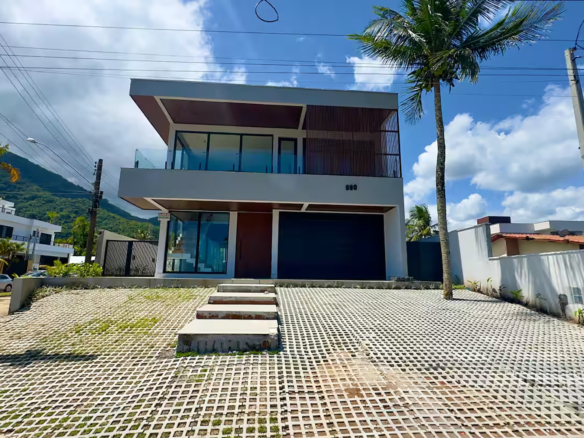 Casa à locação frente mar em Ubatuba no Condomínio Salga Lagoinha