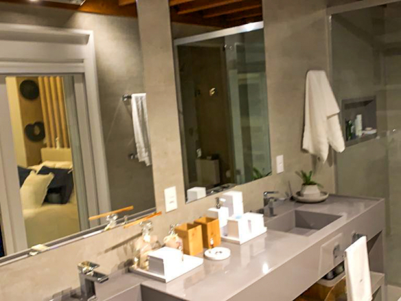 Refúgio Exclusivo Pé na Areia em Juquehy | Design Minimalista e Vista Eterna