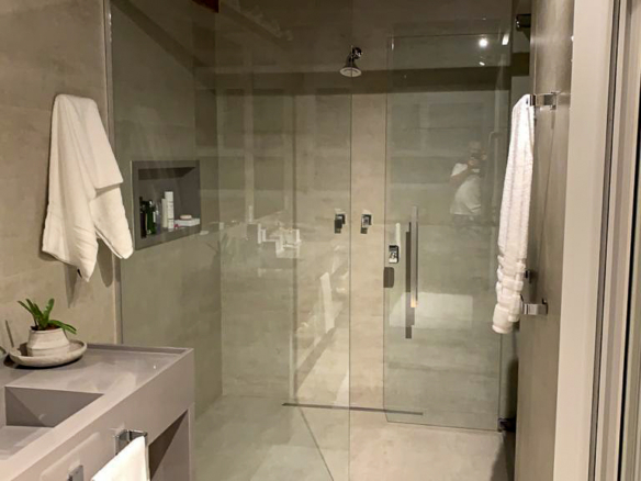 Refúgio Exclusivo Pé na Areia em Juquehy | Design Minimalista e Vista Eterna