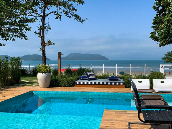 Refúgio Exclusivo Pé na Areia em Juquehy | Design Minimalista e Vista Eterna