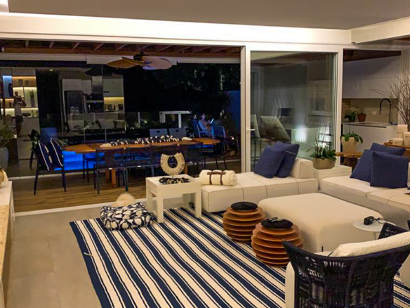 Refúgio Exclusivo Pé na Areia em Juquehy | Design Minimalista e Vista Eterna